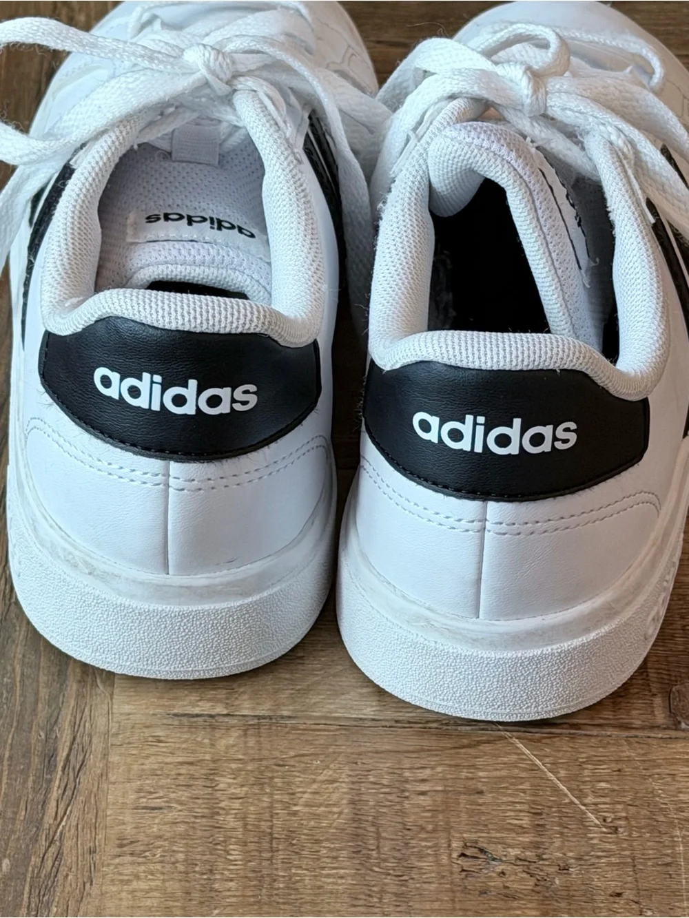 Adidas Grand Court 2.0 Sneakers. Kid’s Sz.3.5 Black | White | Preppy | Classic
